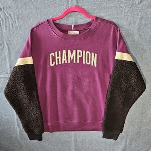 Champion Crewneck Sweatshirt – Sherpa Sleeve Detail – Purple/Black – Size Large